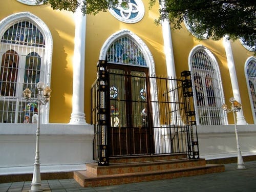 ประตูด้านข้างวัดแม่พระฟาติมา โบสถ์แม่พระฟาติมา โดยร้านพวงหรีด Reedthai ประตูด้านข้างวัดแม่พระฟาติมา โบสถ์แม่พระฟาติมา โดยร้านพวงหรีด Reedthai