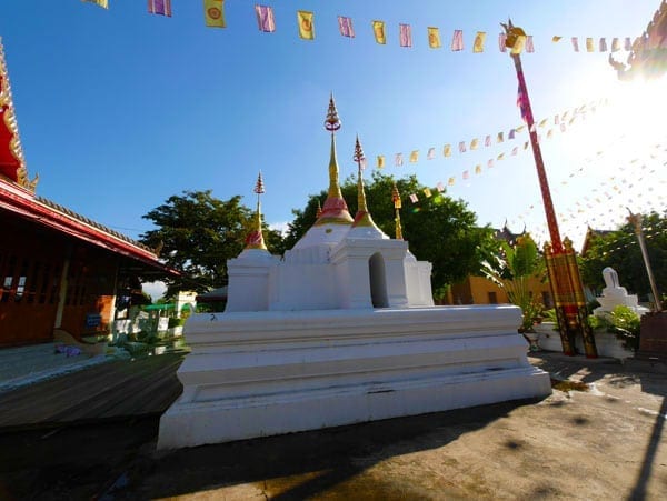 ภาพบรรยากาศภายในวัดบางหลวง ร้านพวงหรีดวัดบางหลวง โดยร้านพวงหรีด Reedthai ภาพพระอุโบสถวัดบางหลวง โดยร้านพวงหรีด Reedthai
