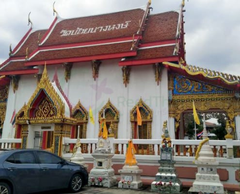 ด้านข้างศาลา วัดน้อยนางหงษ์ โดยร้าน Reedthai ด้านข้างศาลา วัดน้อยนางหงษ์ โดยร้าน Reedthai