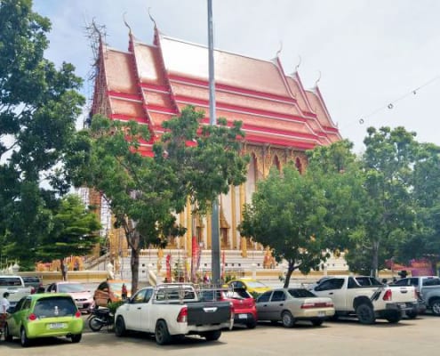 ด้านนอกของโบสถ์ วัดศาลาแดง โดยร้าน Reedthai ด้านนอกของโบสถ์ วัดศาลาแดง โดยร้าน Reedthai