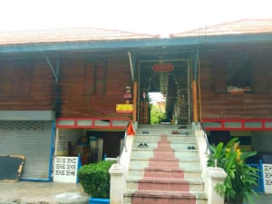 ทางขึ้นกุฏิ วัดหนามแดง โดยร้าน Reedthai ทางขึ้นกุฏิ วัดหนามแดง โดยร้าน Reedthai