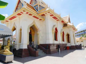 ทางเข้าโบสถ์ วัดไตรมิตร โดยร้าน Reedthai ทางเข้าโบสถ์ วัดไตรมิตร โดยร้าน Reedthai