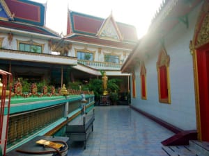 ทางเดินภายในวัด วัดช่องลม โดยร้าน Reedthai ทางเดินภายในวัด วัดช่องลม โดยร้าน Reedthai