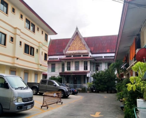 ที่จอดรถ วัดเทวสุนทร โดยร้าน Reedthai ที่จอดรถ วัดเทวสุนทร โดยร้าน Reedthai