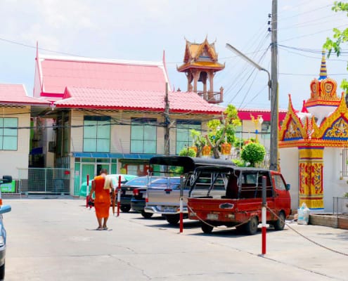 ที่จอดรถอ วัดไผ่ตัน โดยร้าน Reedthai ที่จอดรถอ วัดไผ่ตัน โดยร้าน Reedthai