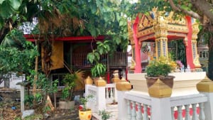 ศาลหน้ากุฏิ วัดศาลาแดง โดยร้าน Reedthai ศาลหน้ากุฏิ วัดศาลาแดง โดยร้าน Reedthai