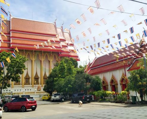 โบสถ์ด้านข้าง วัดศาลาแดง โดยร้าน Reedthai โบสถ์ด้านข้าง วัดศาลาแดง โดยร้าน Reedthai