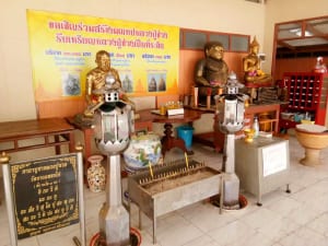 จุดไหว้หลวงปู่ วัดบางแพรกใต้ โดยร้าน Reedthai จุดไหว้หลวงปู่ วัดบางแพรกใต้ โดยร้าน Reedthai