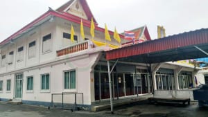 ด้านข้างศาลา วัดเศวตฉัตร โดยร้าน Reedthai ด้านข้างศาลา วัดเศวตฉัตร โดยร้าน Reedthai