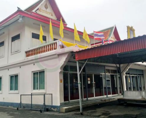 ด้านข้างศาลา วัดเศวตฉัตร โดยร้าน Reedthai ด้านข้างศาลา วัดเศวตฉัตร โดยร้าน Reedthai