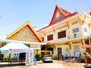 ด้านหน้าศาลา วัดไผ่เงิน โดยร้าน Reedthai ด้านหน้าศาลา วัดไผ่เงิน โดยร้าน Reedthai