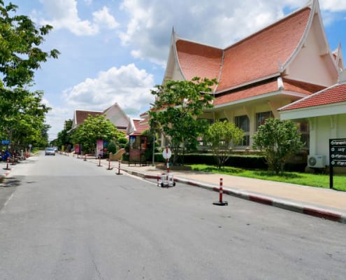 ทางเดินในวัด วัดชลประทานรังสฤษดิ์ โดยร้าน Reedthai ทางเดินในวัด วัดชลประทานรังสฤษดิ์ โดยร้าน Reedthai