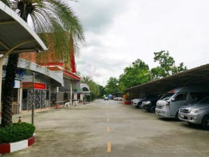 ที่จอดรถ วัดธัญญะผล โดยร้าน Reedthai ที่จอดรถ วัดธัญญะผล โดยร้าน Reedthai