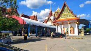 ที่จอดรถ วัดละหาร โดยร้าน Reedthai ที่จอดรถ วัดละหาร โดยร้าน Reedthai