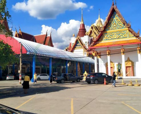 ที่จอดรถ วัดละหาร โดยร้าน Reedthai ที่จอดรถ วัดละหาร โดยร้าน Reedthai