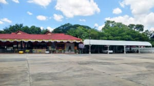 ที่จอดรถ วัดไผ่เหลือง โดยร้าน Reedthai ที่จอดรถ วัดไผ่เหลือง โดยร้าน Reedthai