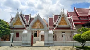 ประตูวัด วัดราษฎร์บำรุง โดยร้าน Reedthai ประตูวัด วัดราษฎร์บำรุง โดยร้าน Reedthai