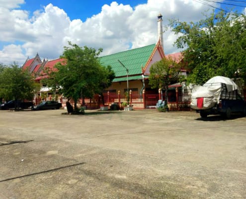 ลานจอดรถ วัดบางแพรกใต้ โดยร้าน Reedthai ลานจอดรถ วัดบางแพรกใต้ โดยร้าน Reedthai