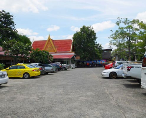 ลานจอดรถ วัดลานนาบุญ โดยร้าน Reedthai ลานจอดรถ วัดลานนาบุญ โดยร้าน Reedthai