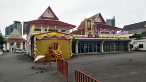 ลานจอดรถ วัดเศวตฉัตร โดยร้าน Reedthai ลานจอดรถ วัดเศวตฉัตร โดยร้าน Reedthai