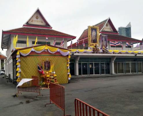 ลานจอดรถ วัดเศวตฉัตร โดยร้าน Reedthai ลานจอดรถ วัดเศวตฉัตร โดยร้าน Reedthai