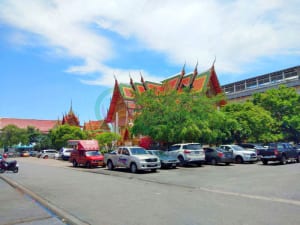 ลานจอดรถ วัดไผ่เงิน โดยร้าน Reedthai ลานจอดรถ วัดไผ่เงิน โดยร้าน Reedthai