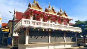 หน้าศาลา วัดละหาร โดยร้าน Reedthai หน้าศาลา วัดละหาร โดยร้าน Reedthai